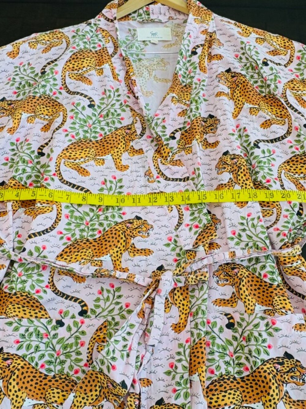 Printfresh Robe in Bagheera In Blush Tiger Print Size L/XL - Picture 9 of 11